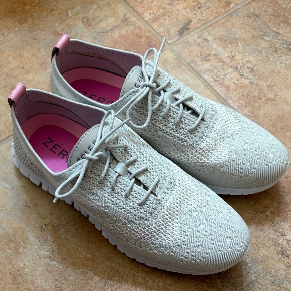 Ecco-inspired Light Gray Knit Lace-Up Women's Shoe